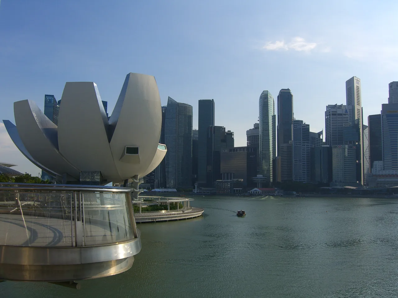 The white lotus petals of the ArtScience Museum beside Marina Bay and the downtown skyline