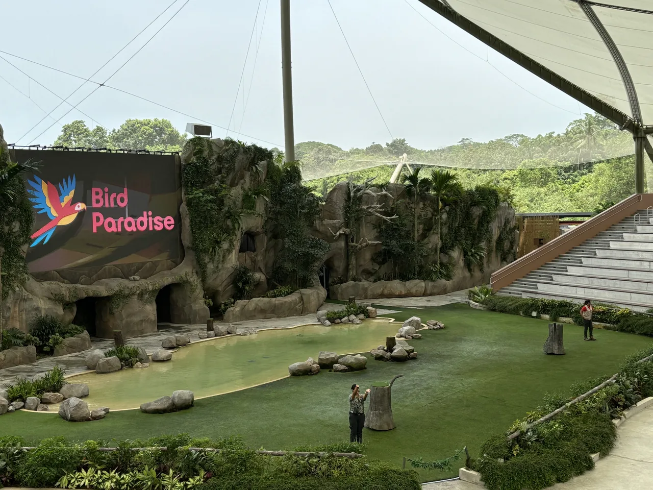 Sky Amphitheatre, panggung terbuka di Bird Paradise