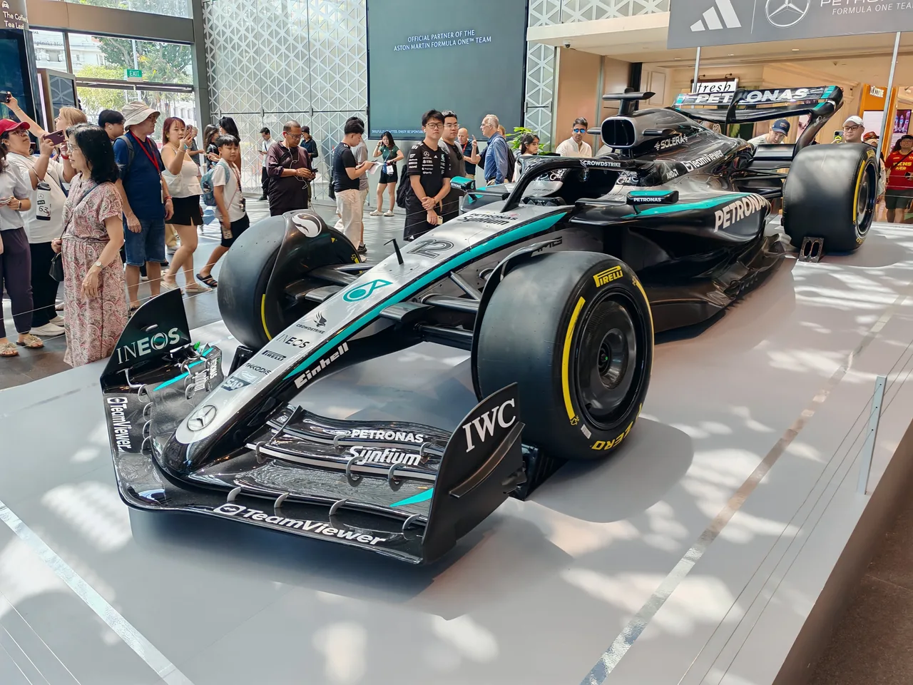 間近で見るフォーミュラ1マシン
