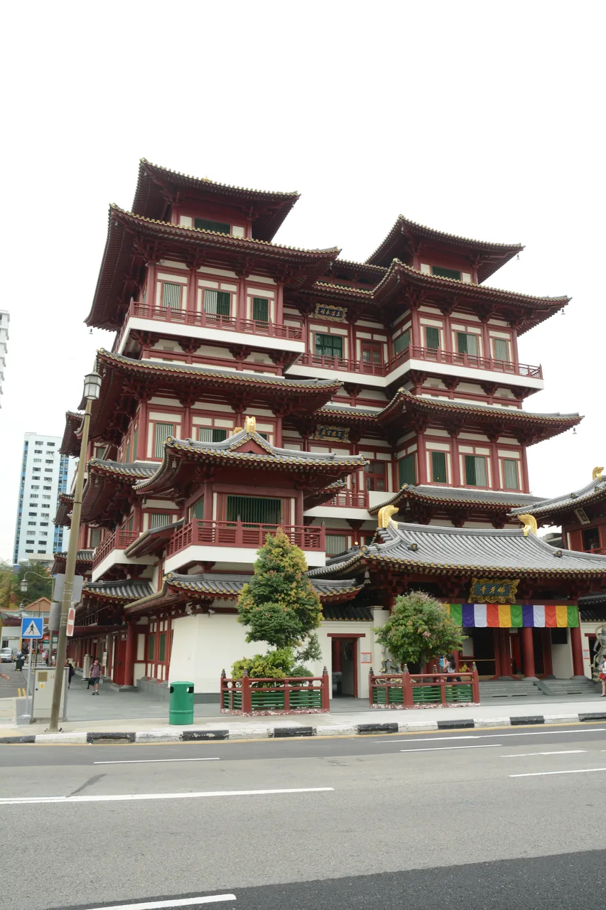 The red, multi-tiered Buddha Tooth Relic Temple in Chinatown, Singapore