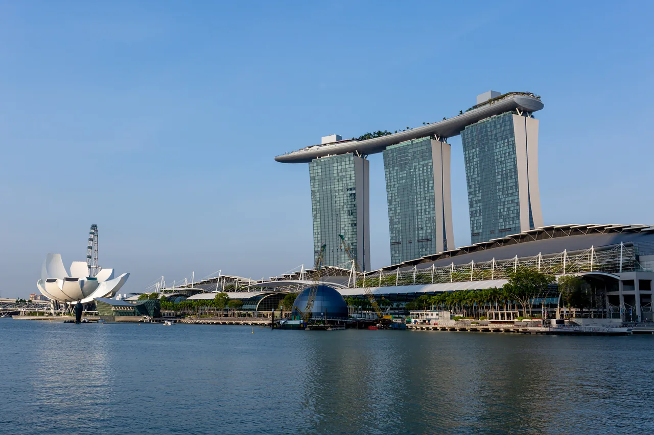 Marina Bay Sands three towers and the boat-shaped SkyPark, with the lotus ArtScience Museum, Singapore