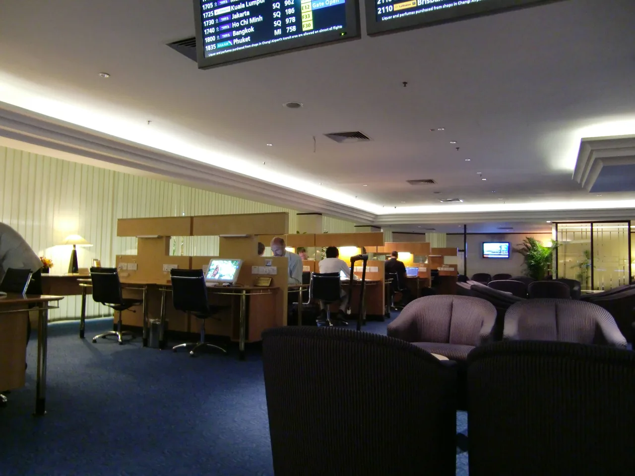 A transit lounge at Changi Airport with workstations and seating for business travellers A transit lounge at Changi Airport with workstations and seating for business travellers