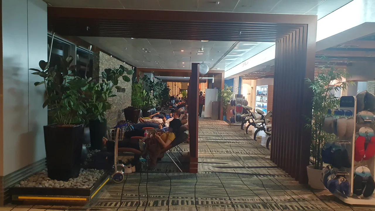 Changi Airport's free snooze lounge at Terminal 3 with reclining loungers and massage chairs Changi Airport's free snooze lounge at Terminal 3 with reclining loungers and massage chairs