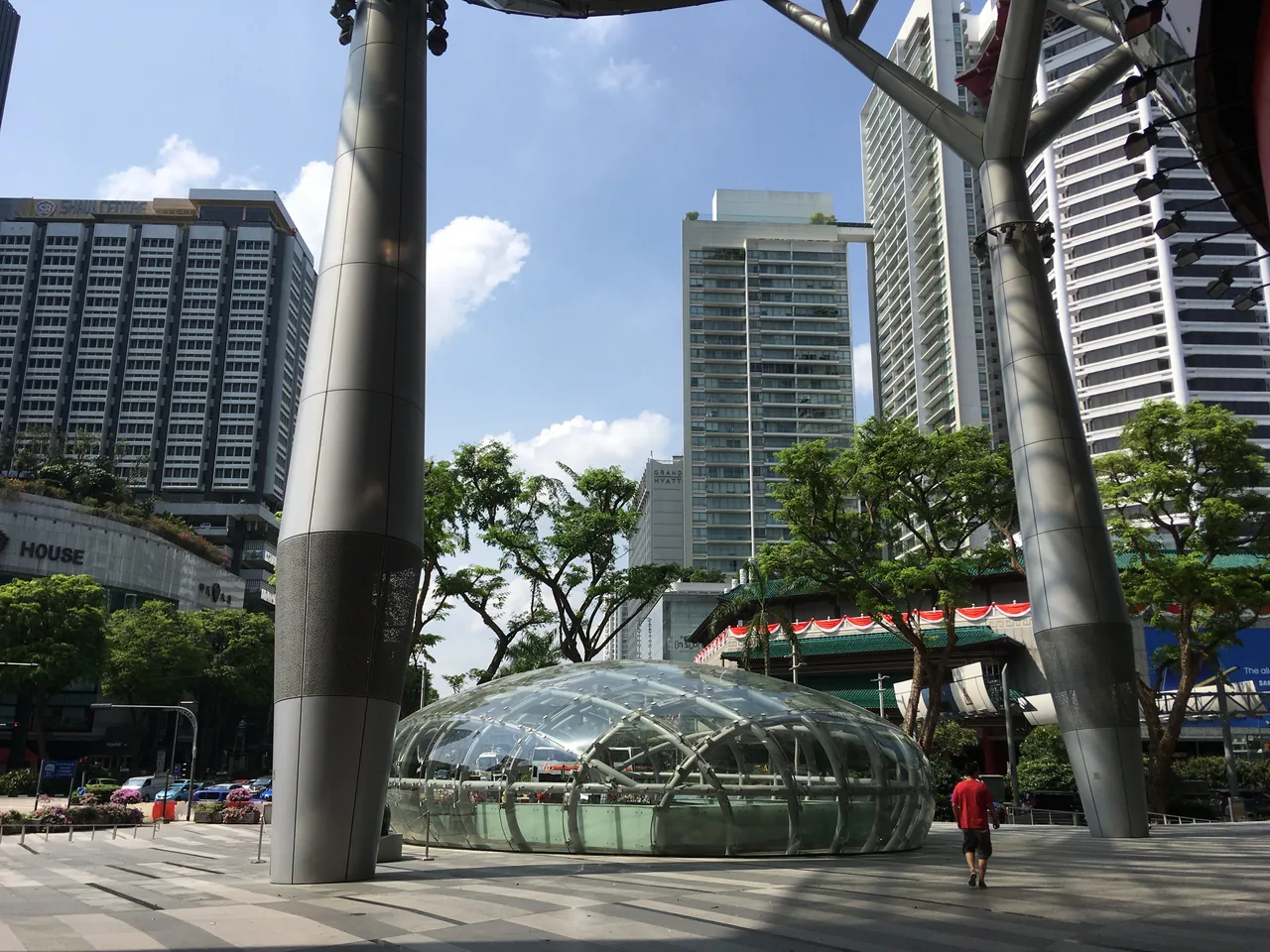 ION Orchard dan jalan perbelanjaan Orchard Road