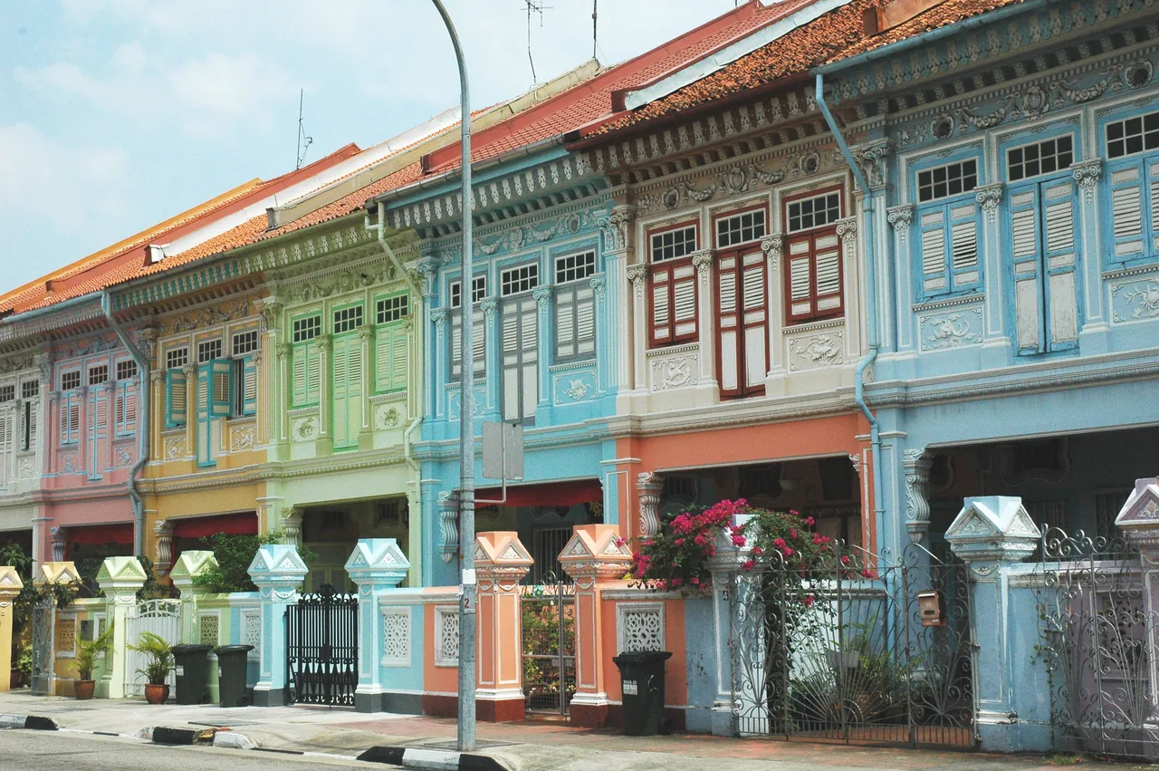 Ruko Peranakan pastel di Katong dan Joo Chiat