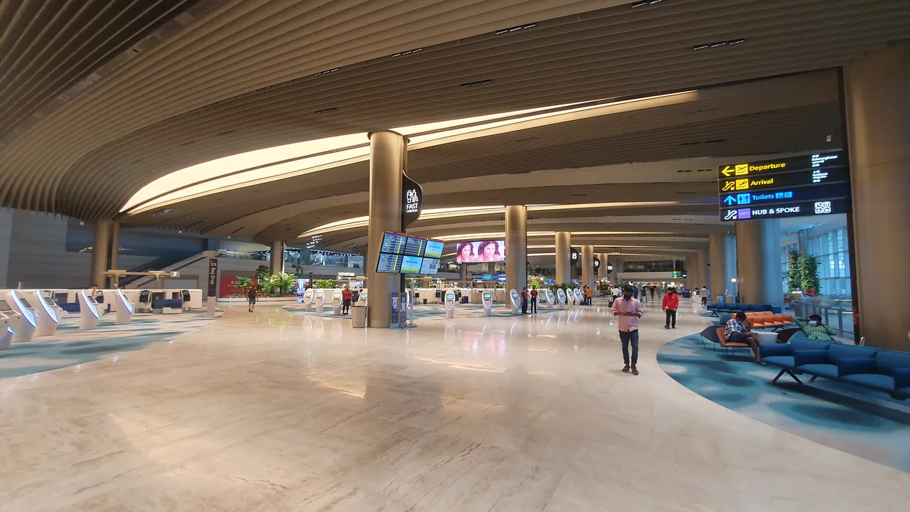 The check-in hall of Changi Airport Terminal 2, near the Ambassador Transit Hotel The check-in hall of Changi Airport Terminal 2, near the Ambassador Transit Hotel